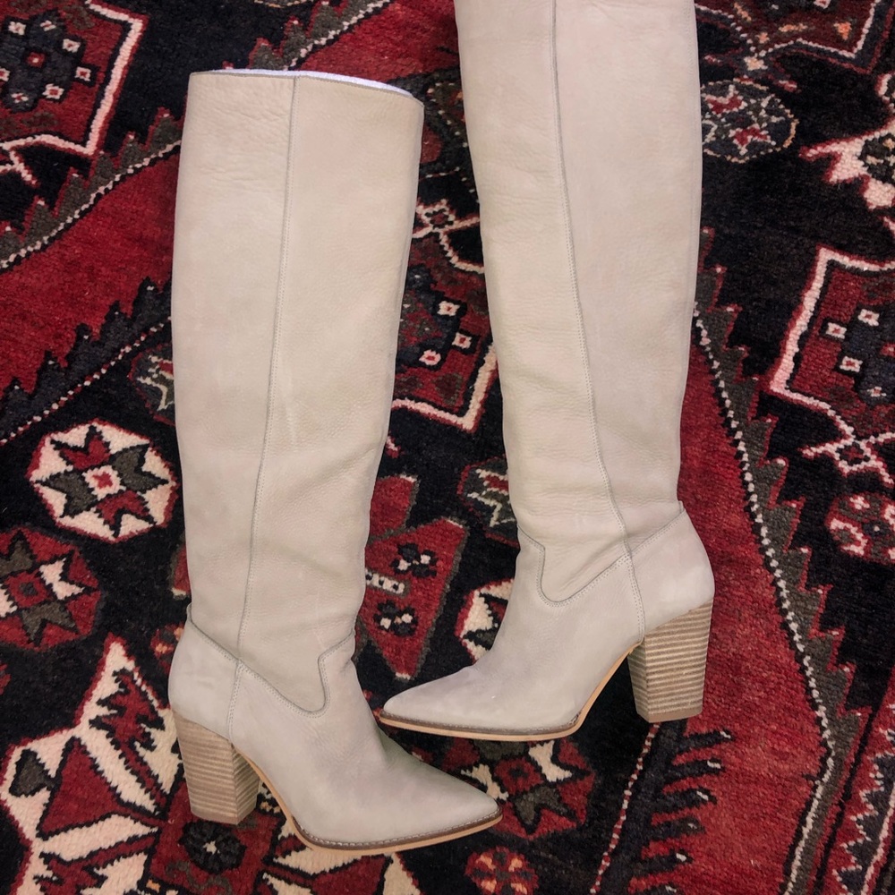 Knee-High Suede Boot size9